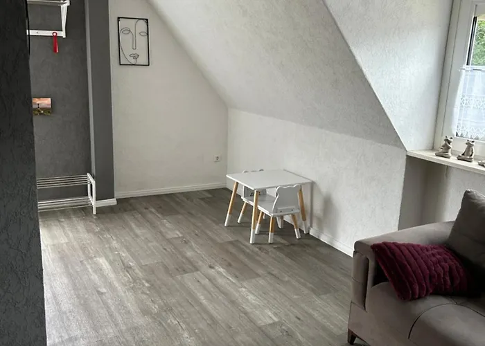 Angela دانكيرن